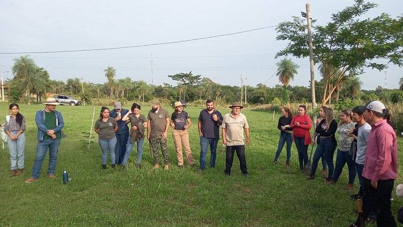 Comunidad académica reunida en el Campo Experimental