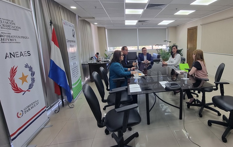 Reunión de trabajo con la ANEAES en el proceso de acreditación de carreras