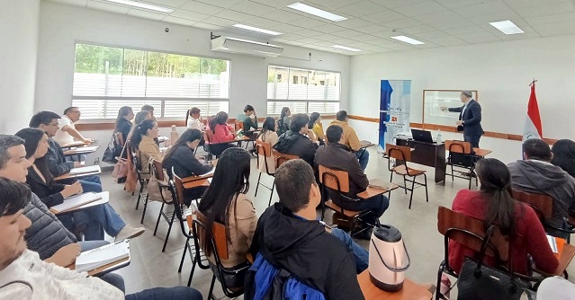 Aula de clases — Facultad de Ciencias Sede Carapegua UNVES