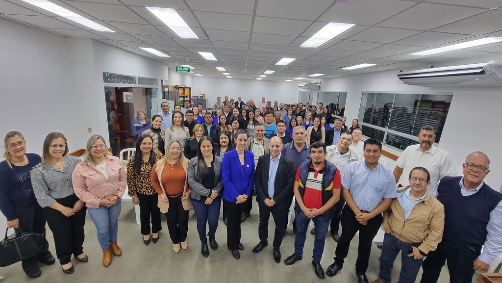 Plantel docente de la Facultad de Ciencias Sede Carapegua en el aula